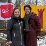 Kantonsratspräsidentin Gisela Widmer neben Gemeinderatskandidatin Linda Kaufmann